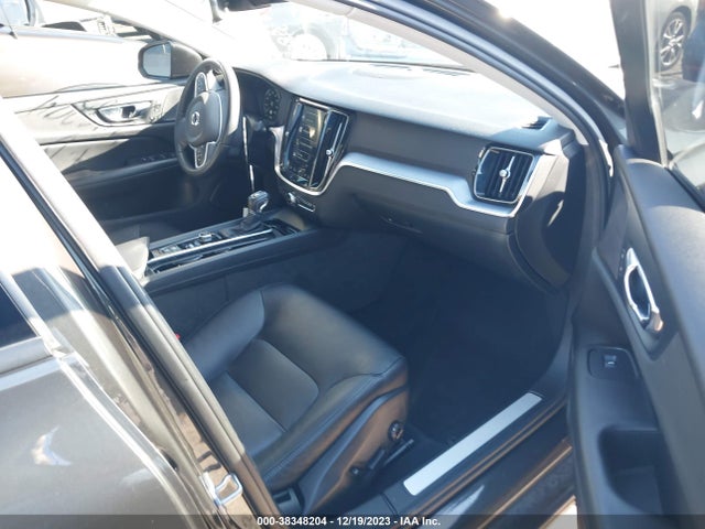 7JRA22TK8KG018300 Volvo S60 T6 Momentum