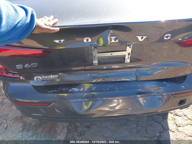 7JRA22TK8KG018300 Volvo S60 T6 Momentum