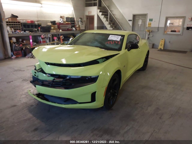 Chevrolet Camaro 2lt 2019 1G1FD1RX8K0143147 Image 2