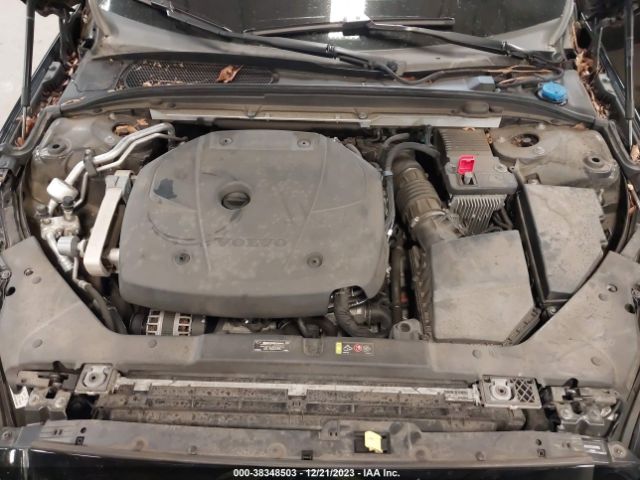 7JRA22TK7KG011855 Volvo S60 T6 Momentum