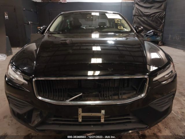 7JRA22TK7KG011855 Volvo S60 T6 Momentum