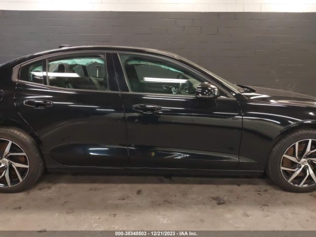 7JRA22TK7KG011855 Volvo S60 T6 Momentum