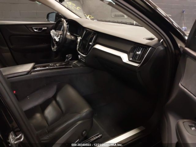 7JRA22TK7KG011855 Volvo S60 T6 Momentum