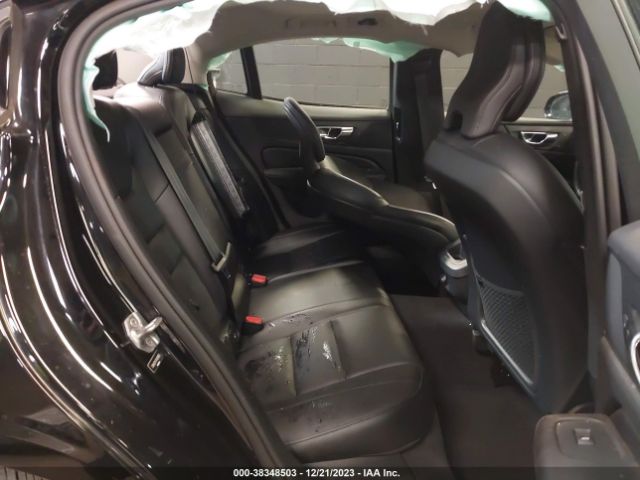 7JRA22TK7KG011855 Volvo S60 T6 Momentum