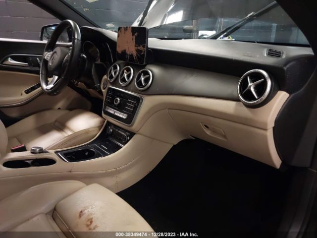 WDDSJ4GB7KN724185 Mercedes-Benz CLA 250 4MATIC
