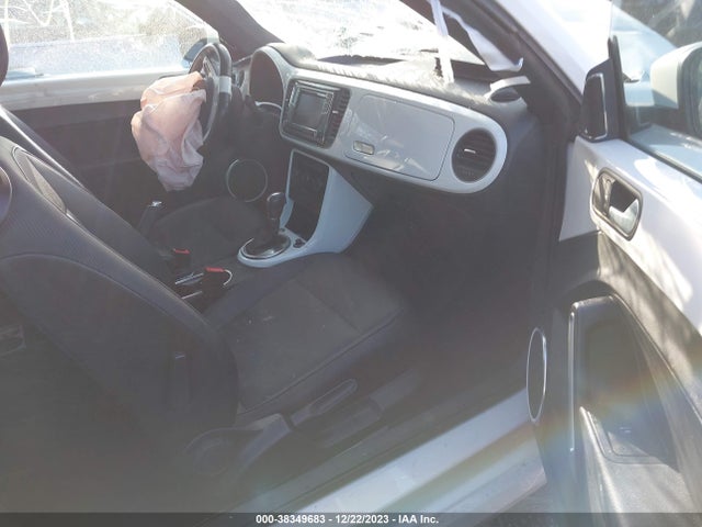 3VWJD7AT2KM715160 Volkswagen Beetle 2.0t Se