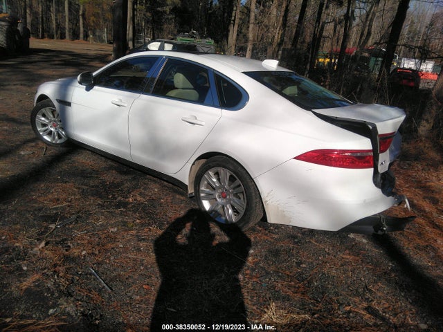 2017 JAGUAR XF SAJBD4BV0HCY34486 Photo 2