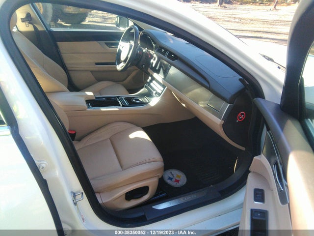 2017 JAGUAR XF SAJBD4BV0HCY34486 Photo 4