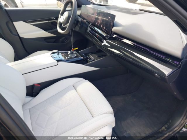 WBA43FJ02RCN99566 BMW 5 Series 530i