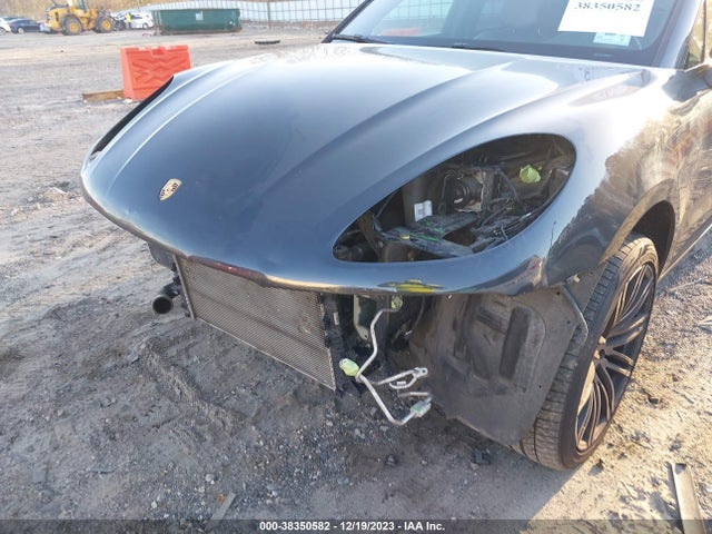2017 PORSCHE MACAN WP1AA2A50HLB83027 Photo 5