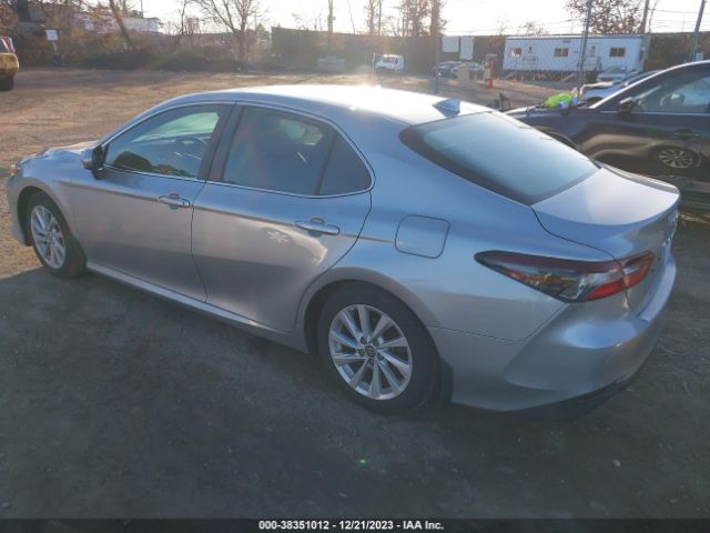 2021 TOYOTA CAMRY 4T1C11BK4MU025007 Photo 2