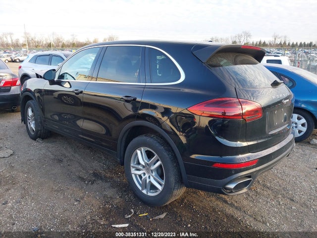 2018 PORSCHE CAYENNE WP1AA2A27JKA03043 Photo 2