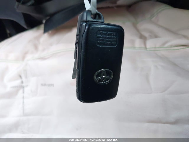 Toyota Prius Plug-in Base (cvt) 2014 JTDKN3DP4E3053843 Image 11