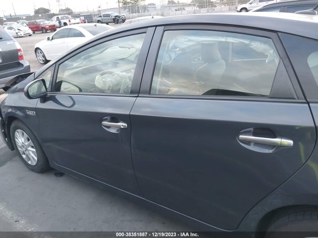 Toyota Prius Plug-in Base (cvt) 2014 JTDKN3DP4E3053843 Image 14