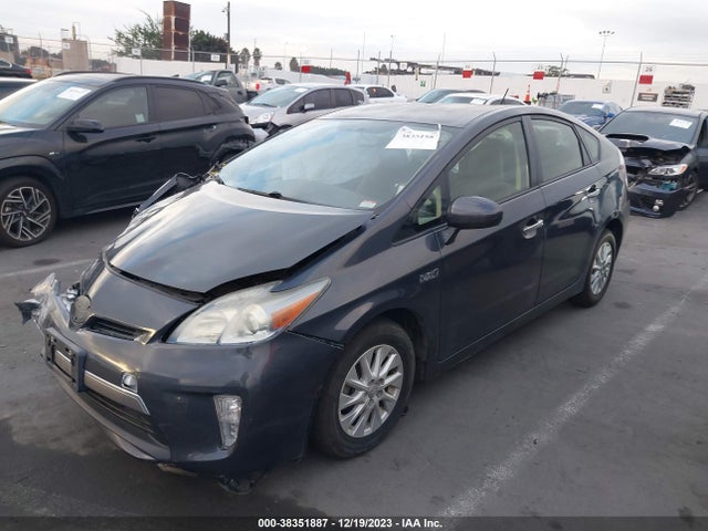 Toyota Prius Plug-in Base (cvt) 2014 JTDKN3DP4E3053843 Image 2