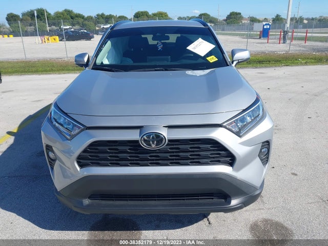 2020 TOYOTA RAV4 XLE VIN: 2T3P1RFV9LW128496