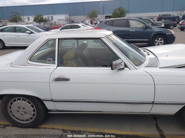 1988 MERCEDES-BENZ 560 SL VIN: WDBBA48D8JA083109