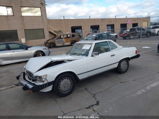 1988 MERCEDES-BENZ 560 SL VIN: WDBBA48D8JA083109