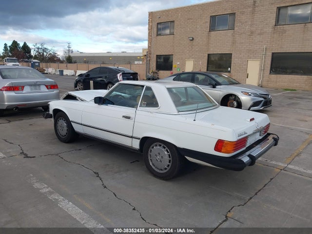 1988 MERCEDES-BENZ 560 SL VIN: WDBBA48D8JA083109