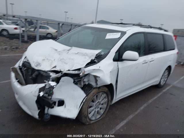Toyota Sienna Xle 7 Passenger 2014 5TDDK3DC0ES077487 Image 2