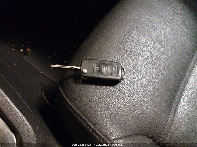 2011 VOLKSWAGEN JETTA 2.5L SE VIN: 3VWDZ7AJ1BM368983