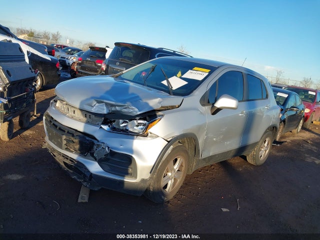 Chevrolet TRAX LS 2017 3GNCJNSB5HL254525 Image 2