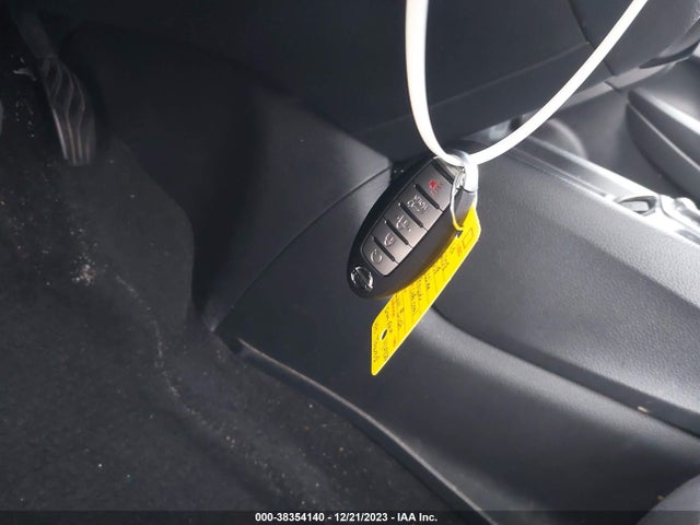 2018 NISSAN ROGUE SV VIN: KNMAT2MV8JP522834