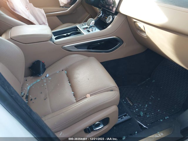 2022 JAGUAR F-PACE SADCJ2EX8NA701791 Photo 4