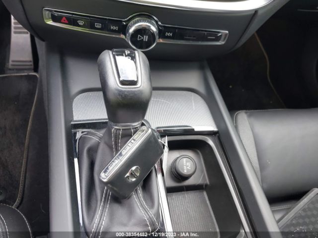 2019 VOLVO V60 YV1A22SM3K1330572 Photo 10