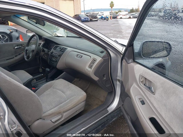 2002 HONDA ACCORD SDN LX VIN: 3HGCG66552G703480