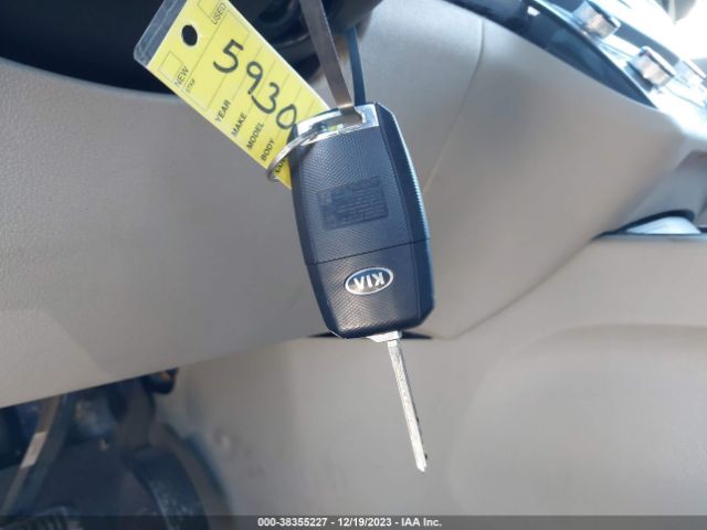 KNDMB5C15G6091089 KIA SEDONA LX