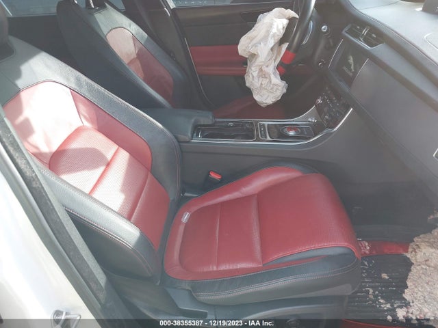 2017 JAGUAR XF SAJBF4BV8HCY47710 Photo 4