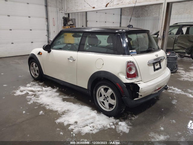 2011 MINI COOPER HARDTOP WMWSU3C56BT096544 Photo 2