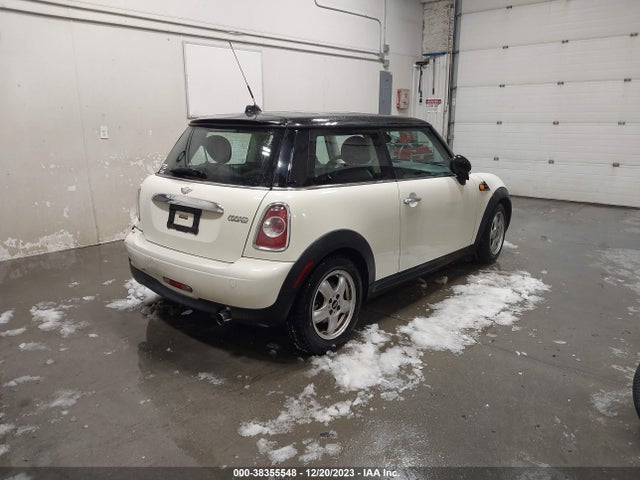 2011 MINI COOPER HARDTOP WMWSU3C56BT096544 Photo 3