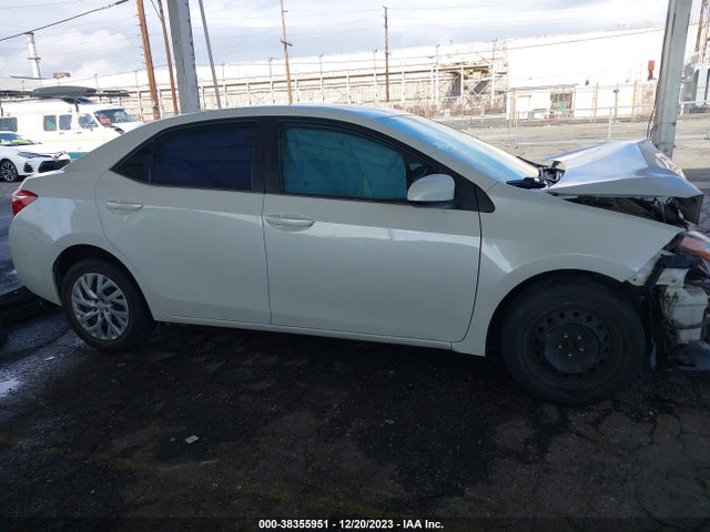 Toyota COROLLA LE 2018 5YFBURHE0JP818661 Image 13