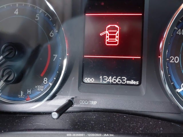 Toyota COROLLA LE 2018 5YFBURHE0JP818661 Image 15