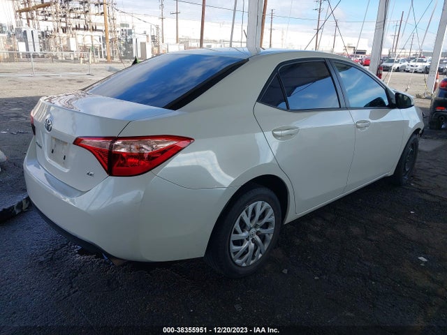 Toyota COROLLA LE 2018 5YFBURHE0JP818661 Image 4