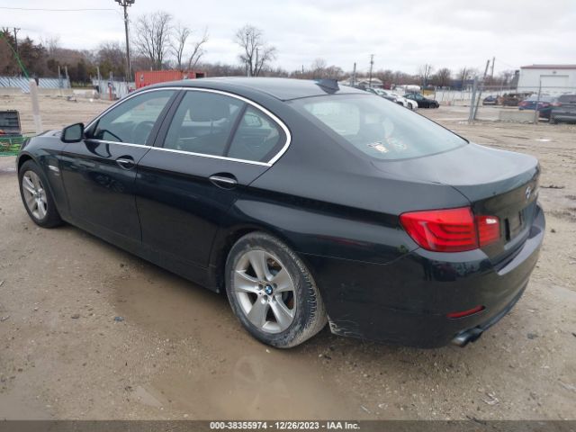 2012 BMW 528I WBAXH5C57CDW08247 Photo 2