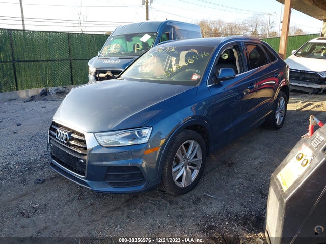 WA1JCCFS4HR004771 Audi Q3 2.0t Premium