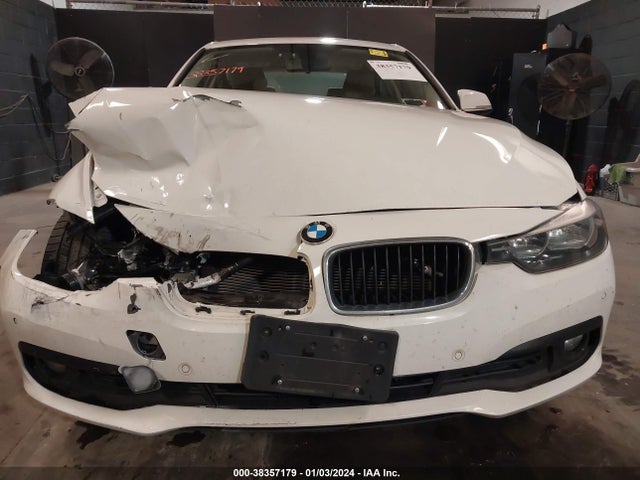 BMW 320i Xdrive 2016 WBA8E5G51GNT41940 Image 12