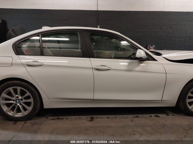 BMW 320i Xdrive 2016 WBA8E5G51GNT41940 Image 13