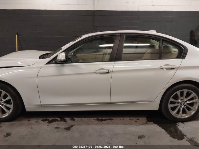 BMW 320i Xdrive 2016 WBA8E5G51GNT41940 Image 14