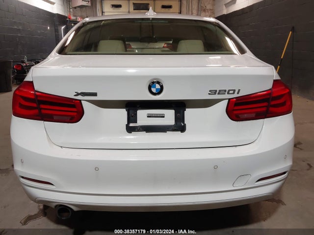 BMW 320i Xdrive 2016 WBA8E5G51GNT41940 Image 16