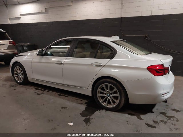 BMW 320i Xdrive 2016 WBA8E5G51GNT41940 Image 3