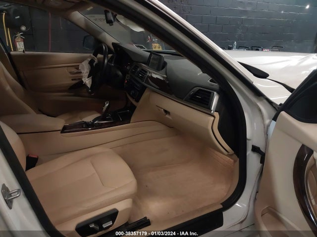 BMW 320i Xdrive 2016 WBA8E5G51GNT41940 Image 5