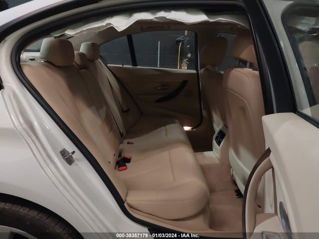 BMW 320i Xdrive 2016 WBA8E5G51GNT41940 Image 8