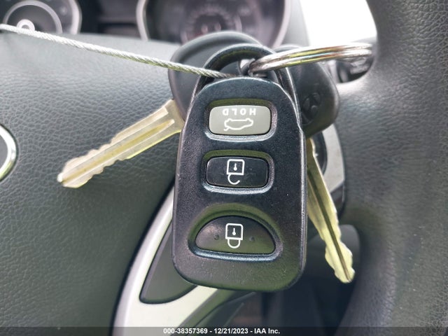 2012 HYUNDAI ELANTRA GLS VIN: 5NPDH4AE0CH134705