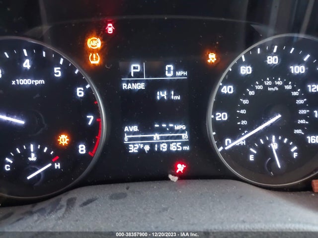 2017 HYUNDAI ELANTRA SE VIN: 5NPD84LF0HH052163