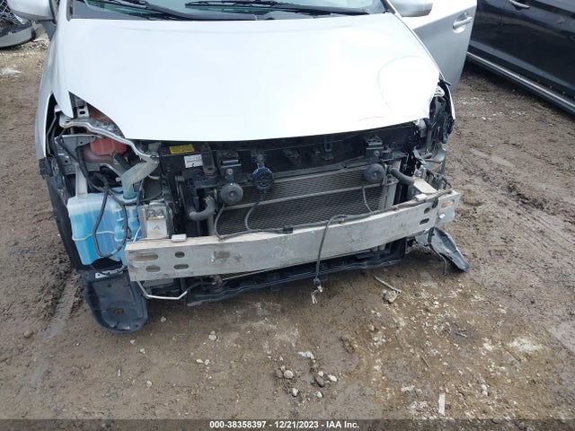 Toyota Prius Two 2014 JTDKN3DU6E1768480 Image 6