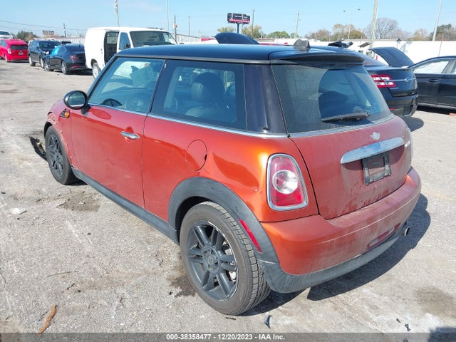 2012 MINI COOPER WMWSU3C58CT543604 Photo 2